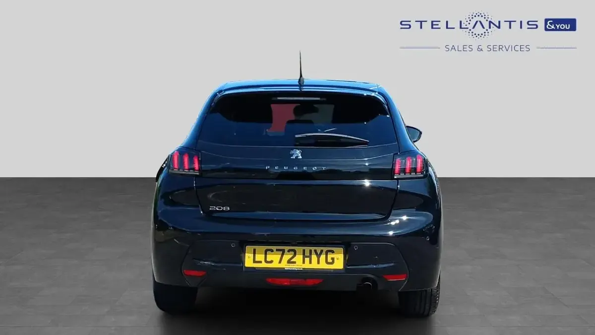 Used Peugeot 208 Allure+ 99 HP (72 kW) 2022 Black Hatchback