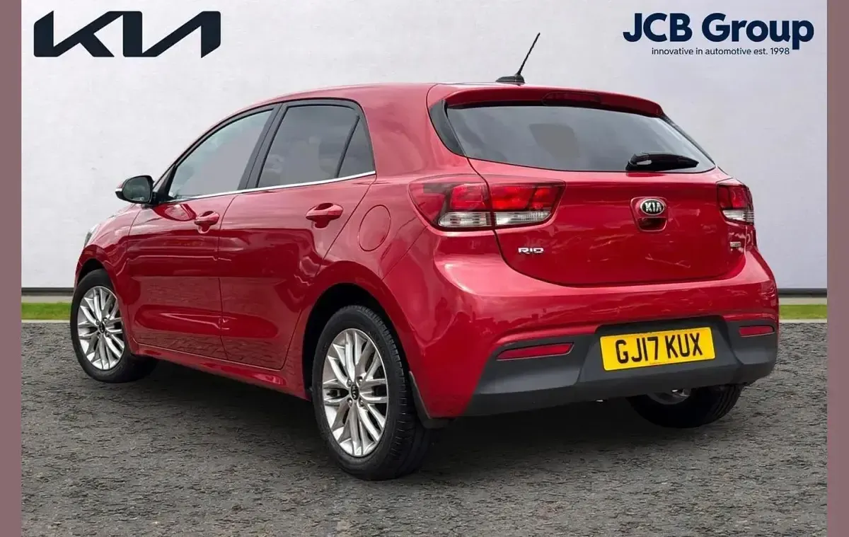 Used Kia Rio 99 HP (72 kW) 2017 Red Hatchback