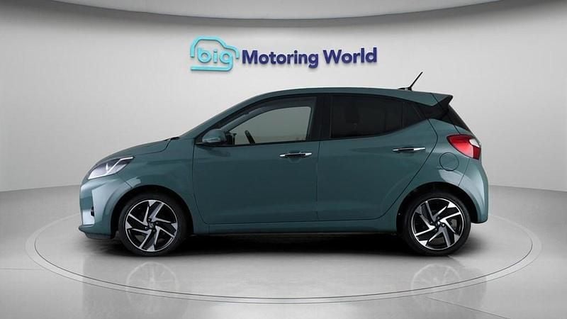 Used Hyundai i10 Premium 84 HP (61 kW) 2024 Green Hatchback