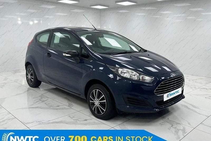 Used Ford Fiesta Studio 82 HP (60 kW) 2015 Blue Hatchback