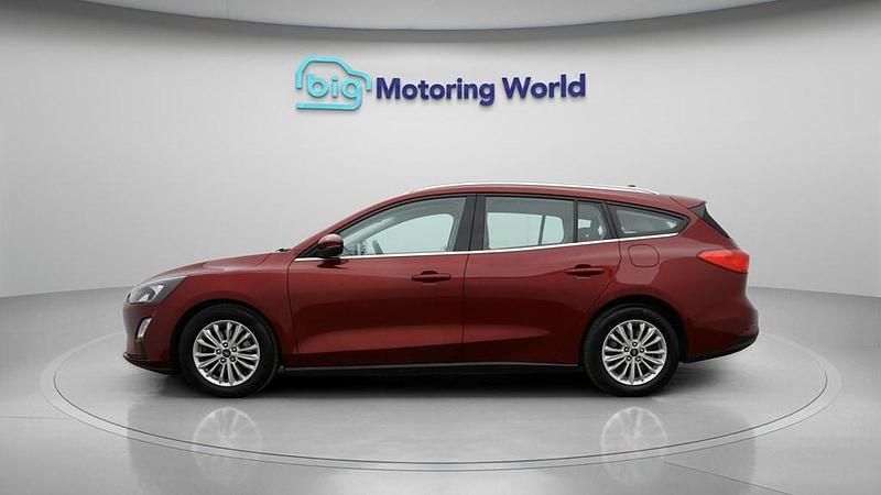 Used Ford Focus Titanium 120 HP (88 kW) 2020 Red Estate
