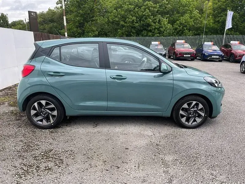 New Hyundai i10 Advanced 63 HP (46 kW) 2026 Green Hatchback