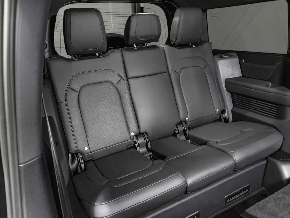 Używany Land Rover Defender HSE Dynamic 2023 Czarny SUV