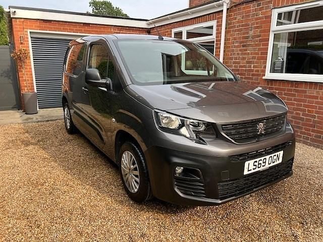 Grey Used 2019 Peugeot Partner MPV | £7,995 (Expensive) - Image 1/4