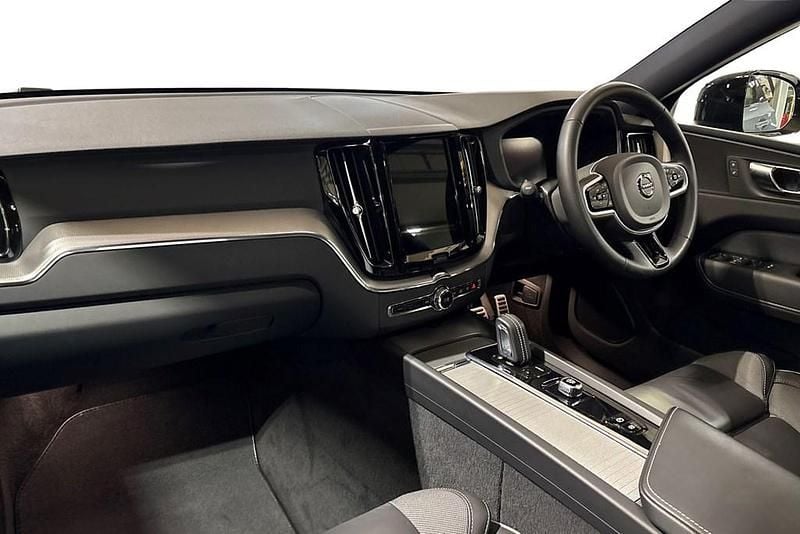 Used Volvo XC60 R-Design 197 HP (144 kW) 2022 Grey SUV