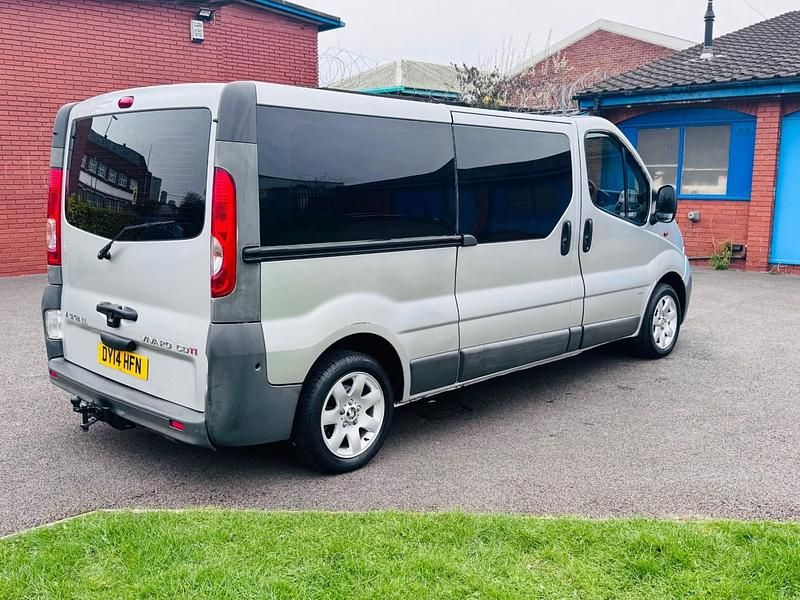 Second-hand Vauxhall Vivaro 115 CP (84 kW) 2014 Argintiu Monovolum