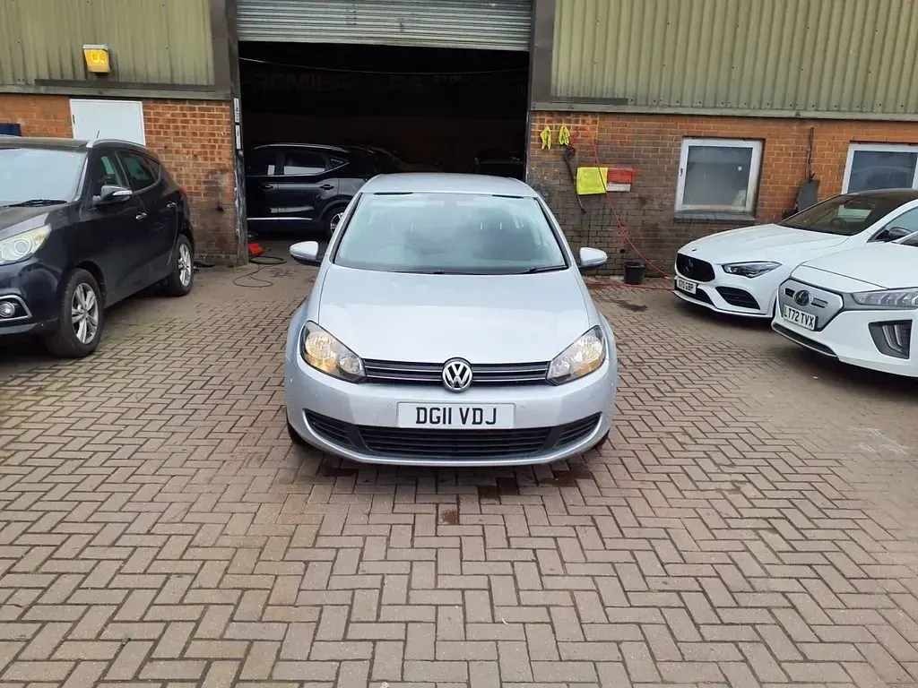 Usado VW Golf VI Match 122 HP (89 kW) 2011 Prateado Citadino