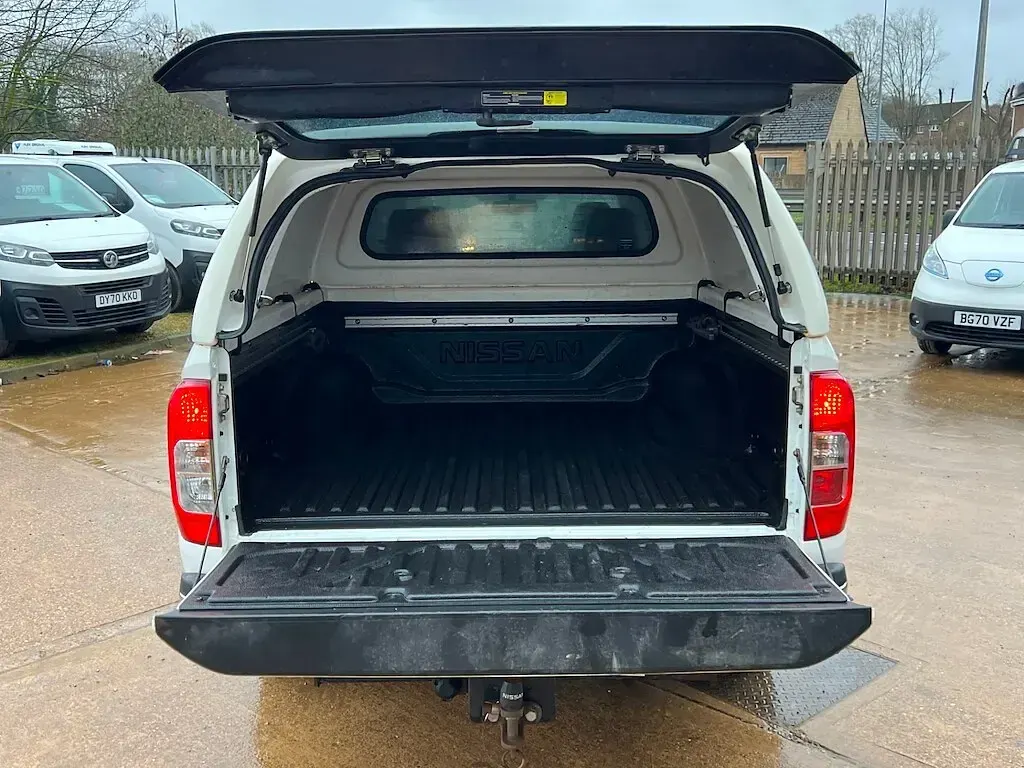 Used Nissan Navara Tekna 190 HP (139 kW) 2021 White Pickup