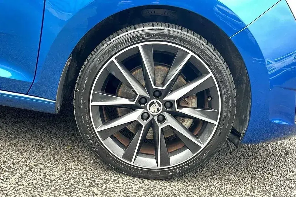 Used Skoda Rapid Sport 108 HP (79 kW) 2017 Race blue metallic Hatchback