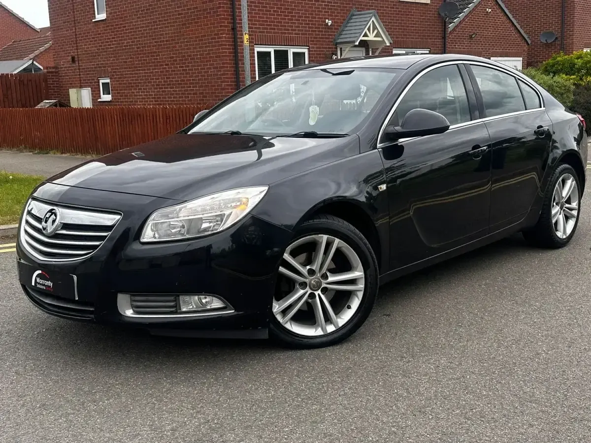 Second-hand Vauxhall Insignia 2012 Negru Hatchback