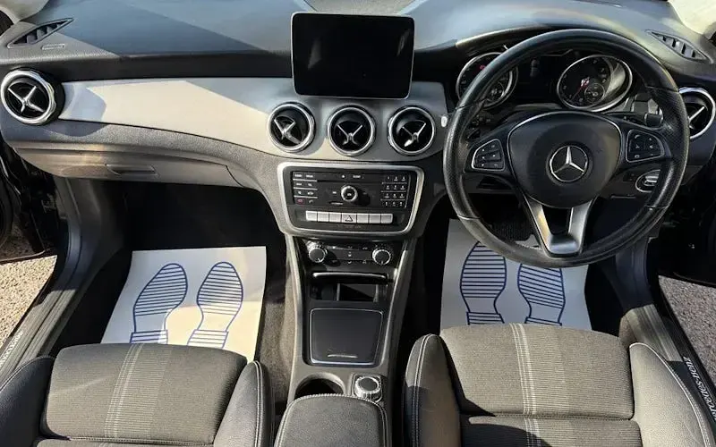 Used Mercedes GLA180 Urban 122 HP (89 kW) 2020 Black SUV
