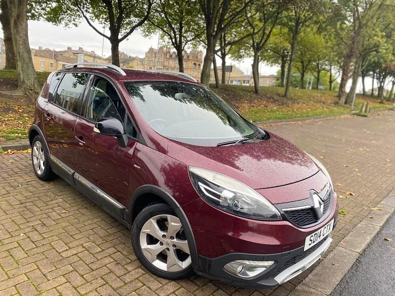 Red Used 2014 Renault Scénic III Bose Edition MPV | £1,945 (Super price) - Image 1/4