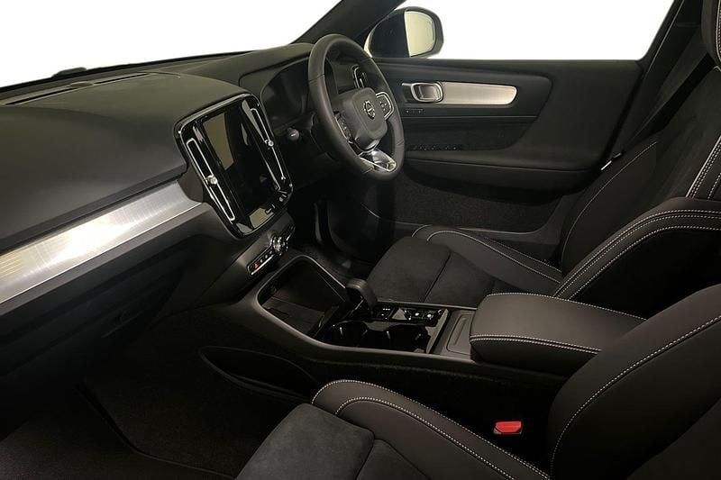 Used Volvo XC40 Plus 163 HP (119 kW) 2025 Aurora silver SUV