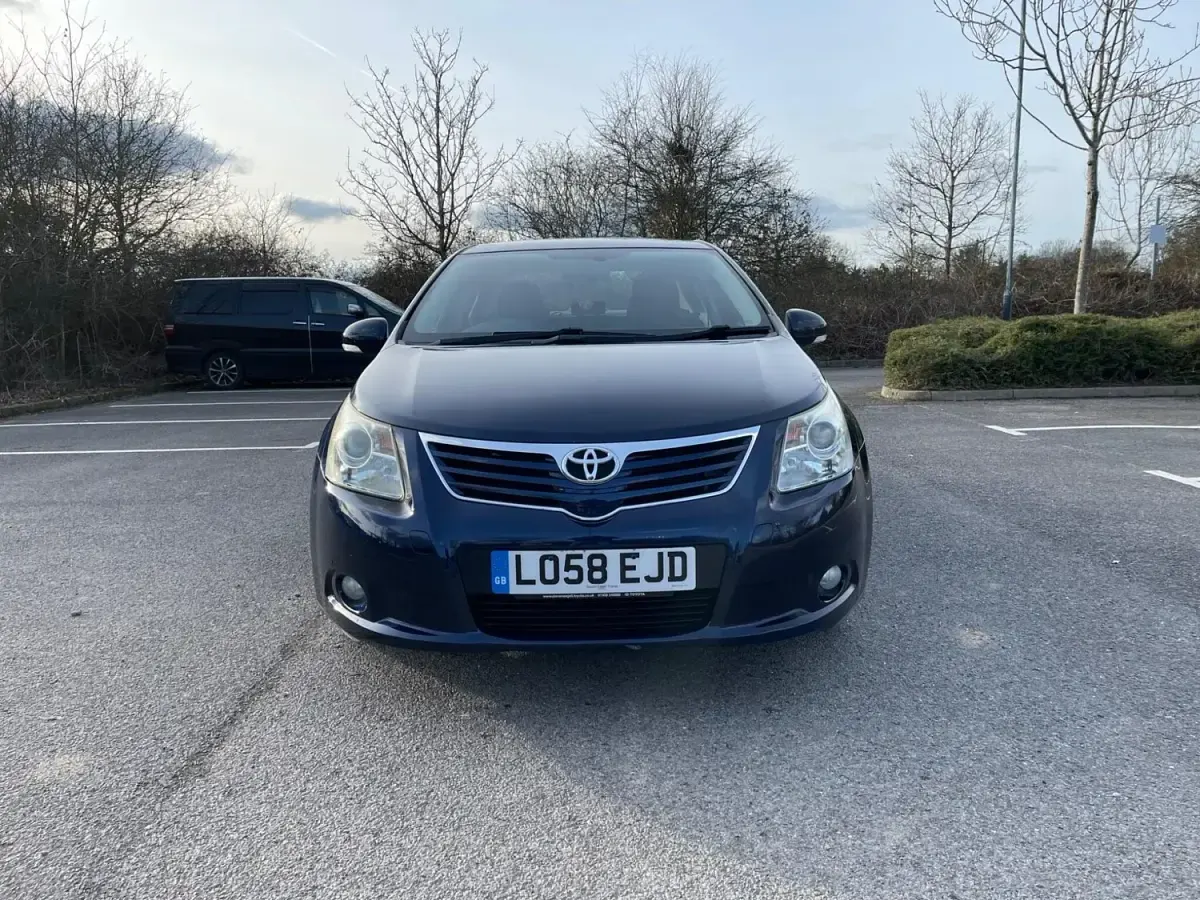 Usado Toyota Avensis 146 CV (107 kW) 2009 Azul Berlina
