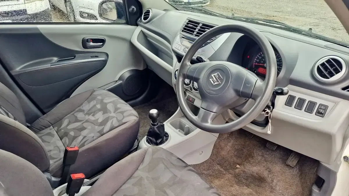 Used Suzuki Alto SZ3 68 HP (50 kW) 2010 White Hatchback