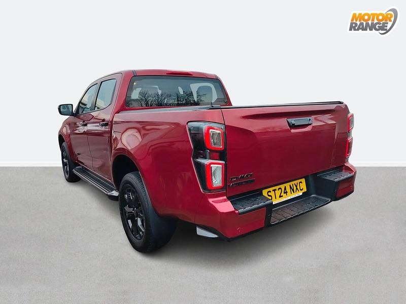 Used Isuzu D-Max 163 HP (119 kW) 2024 Red Pickup