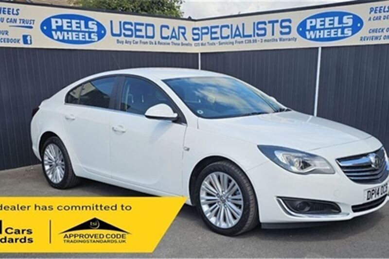 White Used 2014 Vauxhall Insignia Design Edition Hatchback | £3,475 (Fair price) - Image 1/4