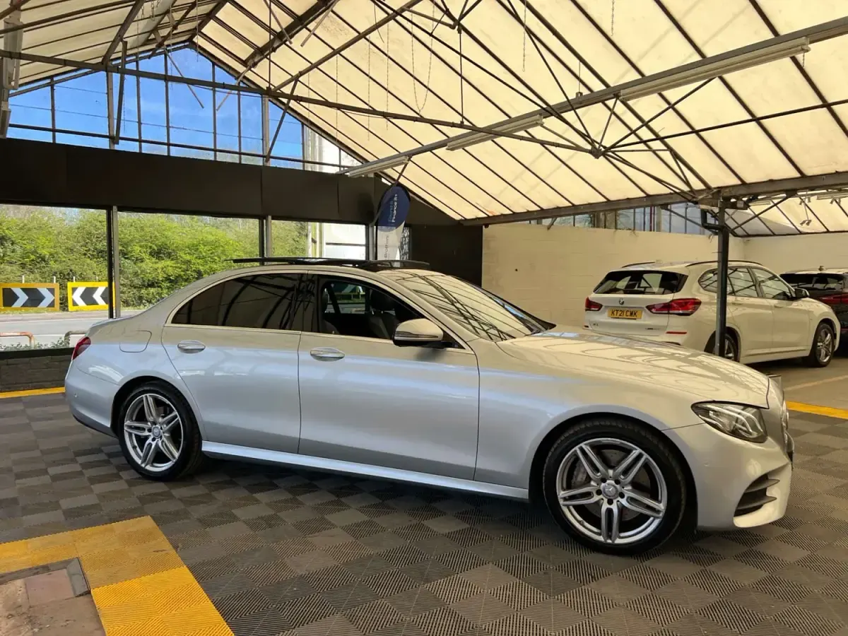 Używany Mercedes E350 AMG Line Premium 2016 Srebrny Sedan/Limuzyna
