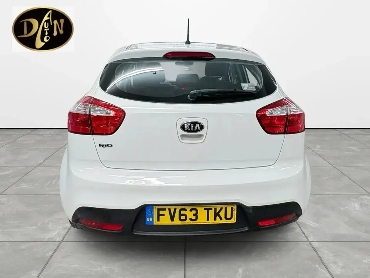 Used Kia Rio 85 HP (62 kW) 2013 White Hatchback