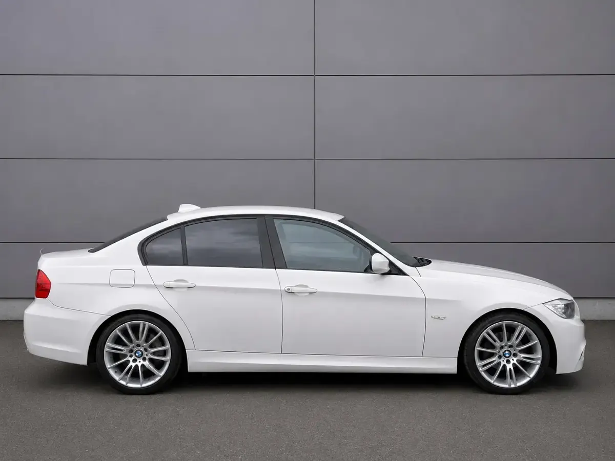 Used BMW 318 Sport Line 2012 White Sedan