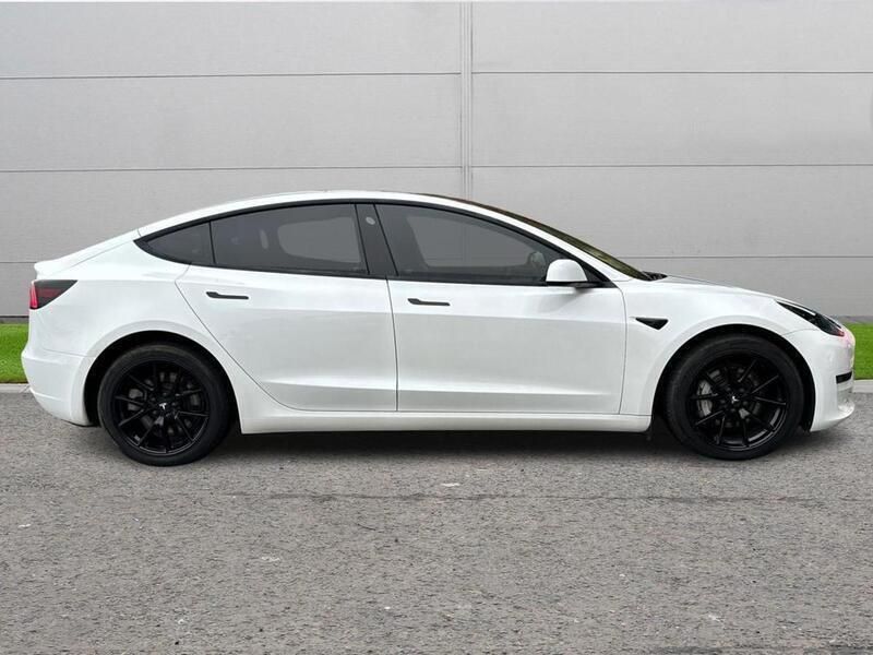 White Used 2021 Tesla Model 3 Long Range RWD Sedan | £23,432 (Expensive) - Image 1/4