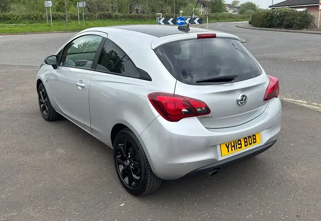 Begagnad Vauxhall Corsa 75 HK (55 kW) 2019 Silver Halvkombi