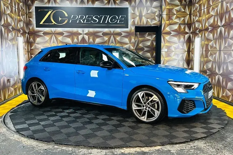 Begagnad Audi A3 Premium 150 HK (110 kW) 2023 Blå Sedan