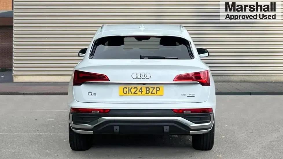 Used Audi Q5 S-Line 265 HP (194 kW) 2024 Glacier white SUV