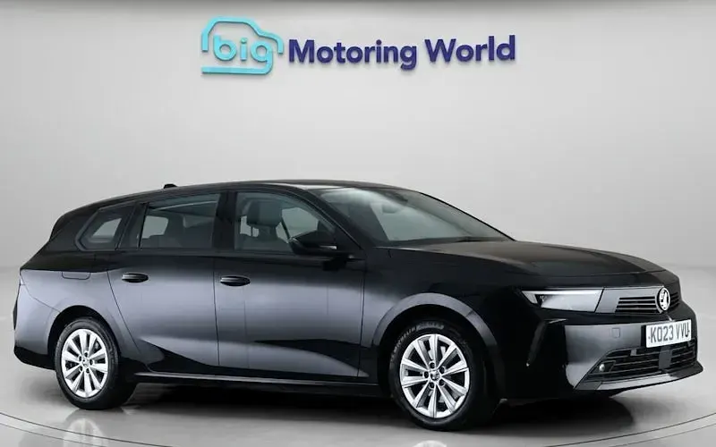 Used Vauxhall Astra Design Edition 131 HP (96 kW) 2025 Estate