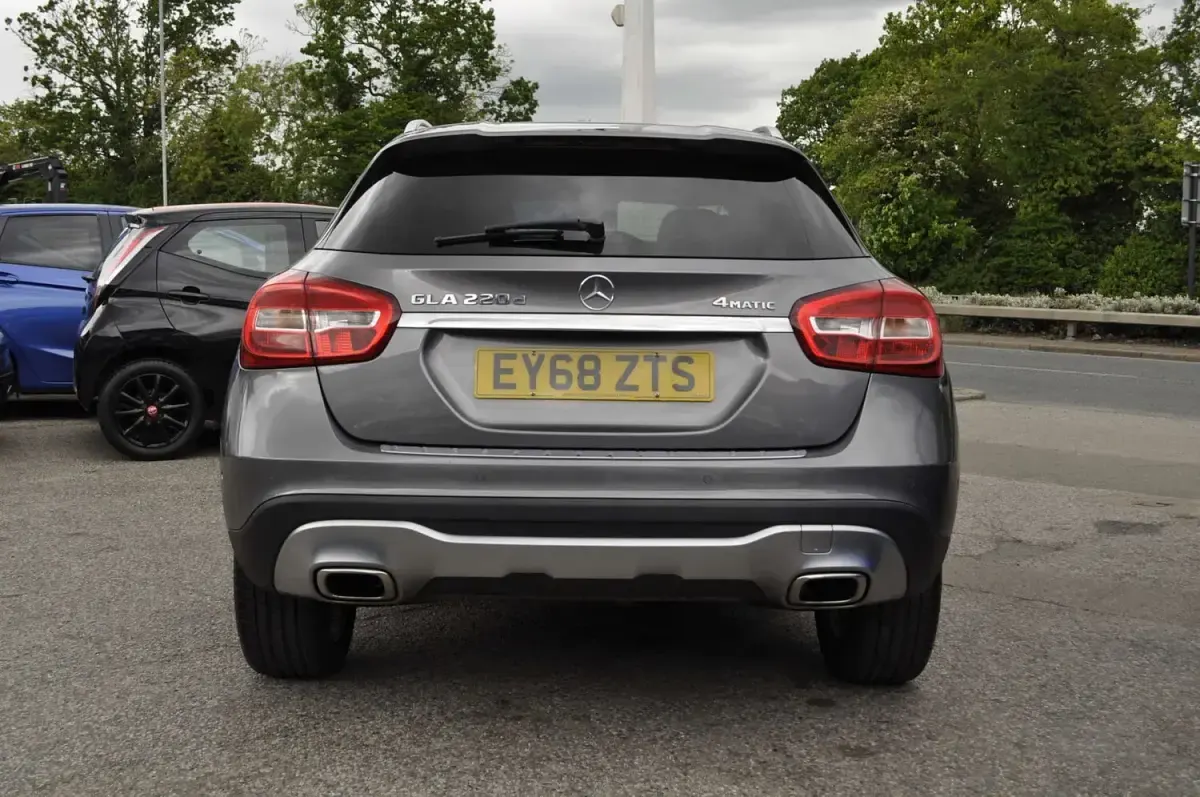 Used Mercedes GLA220 Executive 174 HP (127 kW) 2018 Grey SUV