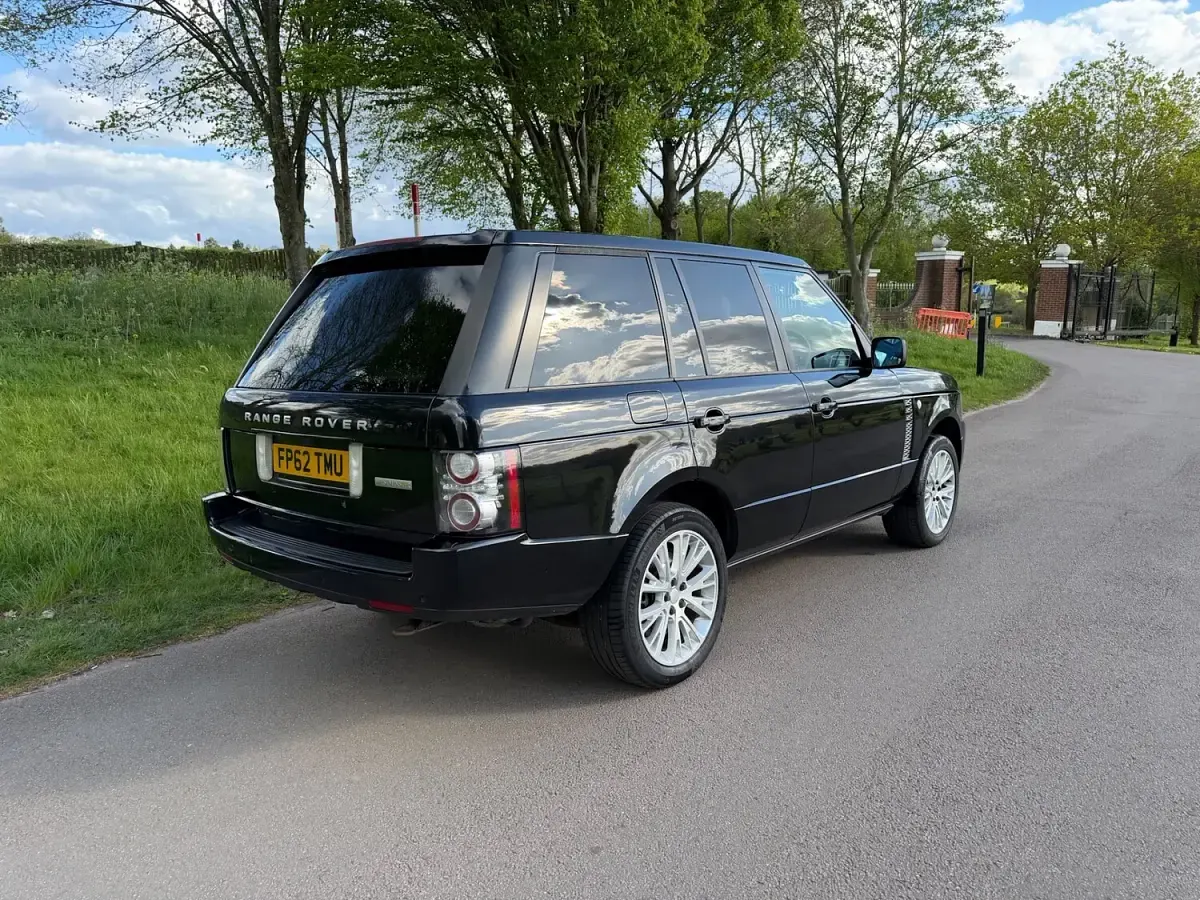 Käytetty Land Rover Range Rover 313 HP (230 kW) 2012 Musta Katumaasturi