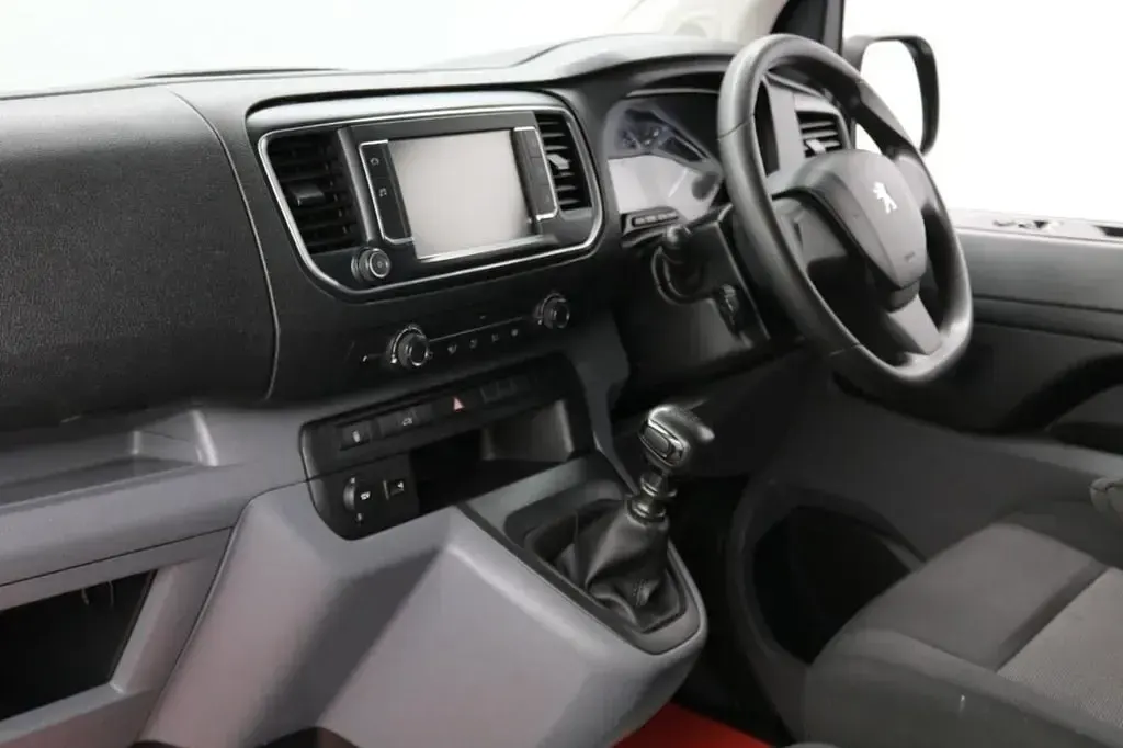 Second-hand Peugeot Expert Premium 100 CP (73 kW) 2022 Alb Van