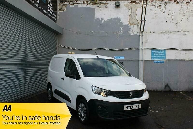 White Used 2019 Peugeot Partner S MPV | £7,500 (Good price) - Image 1/4