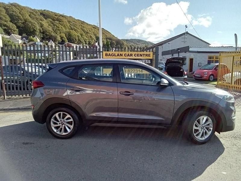Used Hyundai Tucson SE 132 HP (97 kW) 2016 Grey SUV
