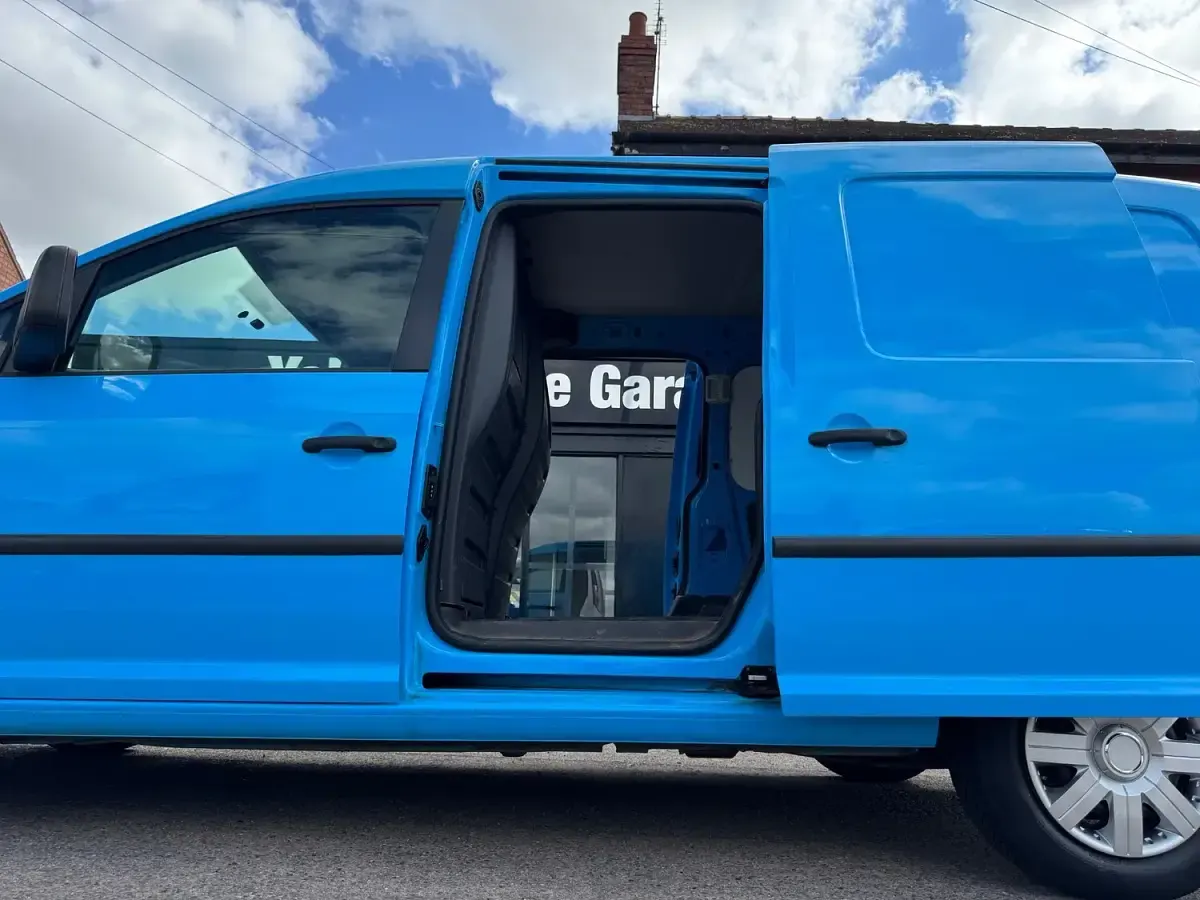 Used VW Caddy Maxi Startline 101 HP (74 kW) 2014 Blue MPV