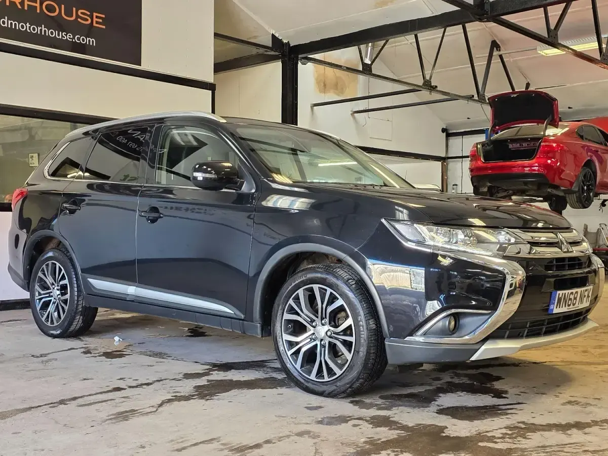 Używany Mitsubishi Outlander 150 KM (110 kW) 2018 Czarny SUV