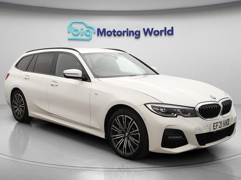 White Used 2021 BMW 330e M Sport Estate | £22,000 (Fair price) - Image 1/4