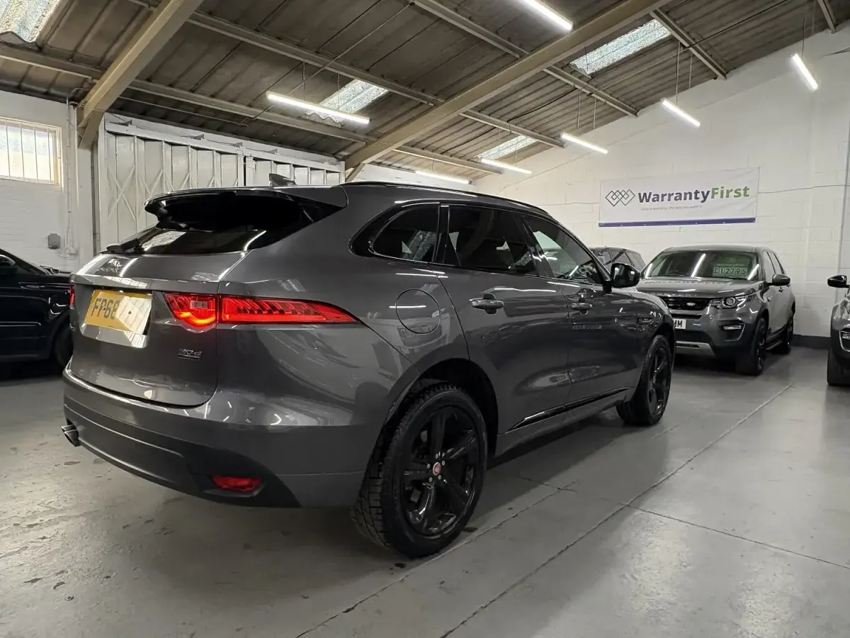 Usado Jaguar F-Pace R-Sport 180 HP (132 kW) 2018 Cinzento SUV
