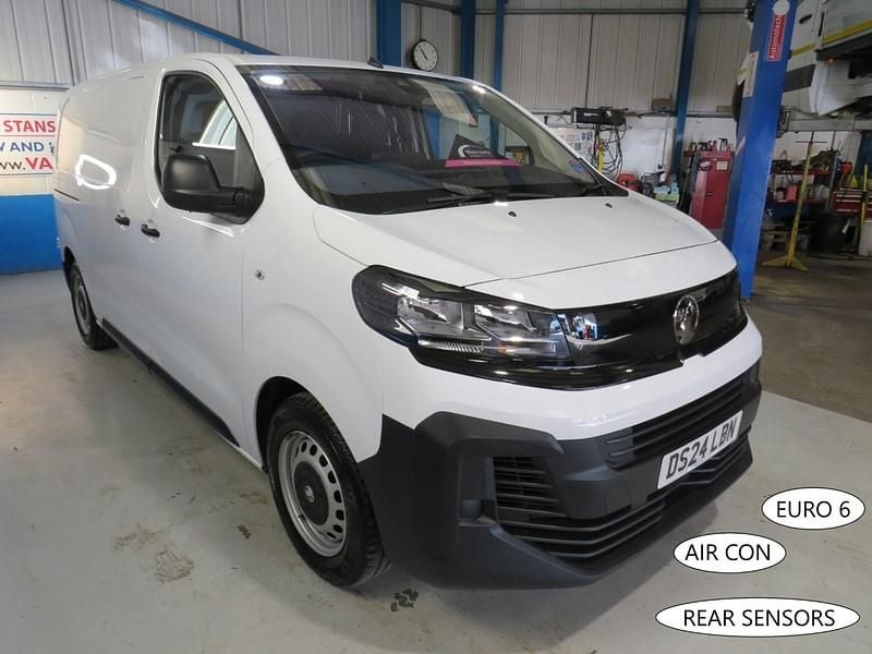 Used Vauxhall Vivaro 118 HP (86 kW) 2024 White MPV