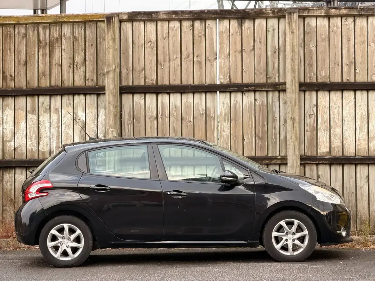 Used Peugeot 208 Active 2014 Black Hatchback