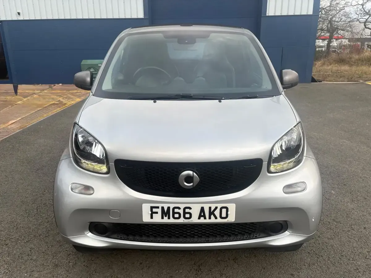 Used Smart ForTwo Cabrio Premium 71 HP (52 kW) 2016 Silver Cabriolet