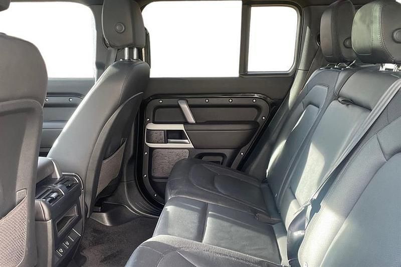 Usado Land Rover Defender SE Dynamic 249 HP (183 kW) 2024 Preto SUV