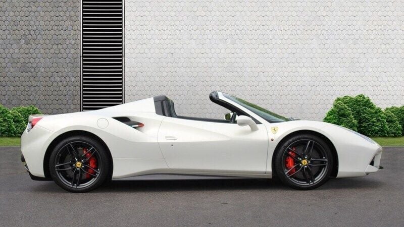 Used Ferrari 488 670 HP (492 kW) 2018 White Cabriolet