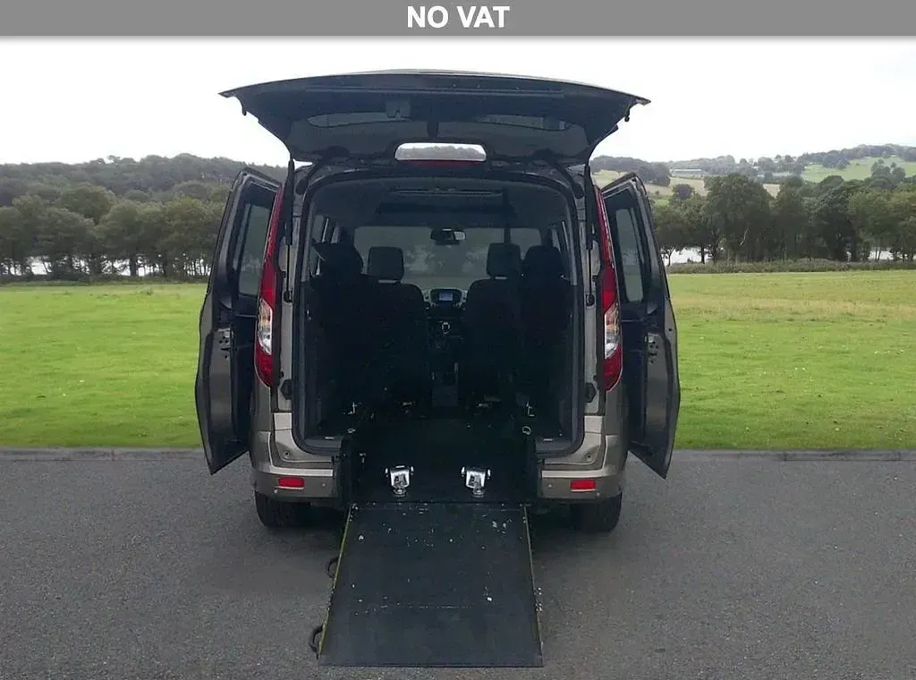 Used Ford Grand Tourneo Connect Titanium 120 HP (88 kW) 2020 Silver MPV