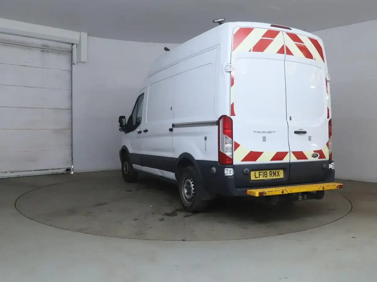 Usado Ford Transit 130 HP (95 kW) 2018 Branco Van