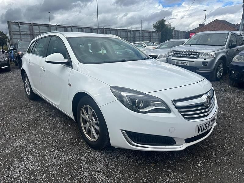 White Used 2014 Vauxhall Insignia Design Edition Estate | £2,499 (Good price) - Image 1/4