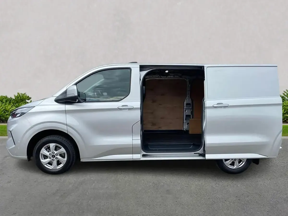 Used Ford Transit Custom Limited 136 HP (100 kW) 2024 Silver Van