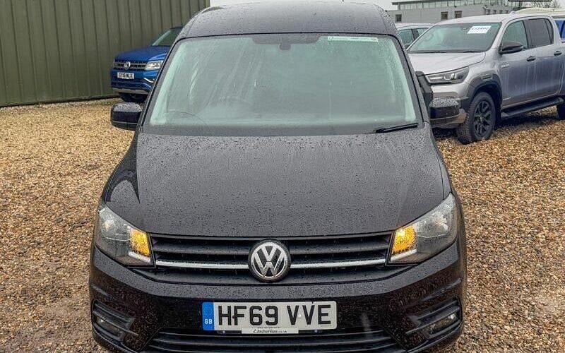 Begagnad VW Caddy Highline 102 HK (75 kW) 2019 Svart Minibuss