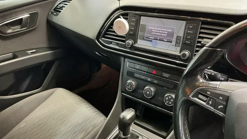Used Seat Leon SE Dynamic 110 HP (80 kW) 2016 Black Estate