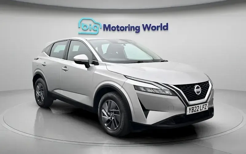 Used Nissan Qashqai Acenta Premium 140 HP (102 kW) 2022 Silver SUV